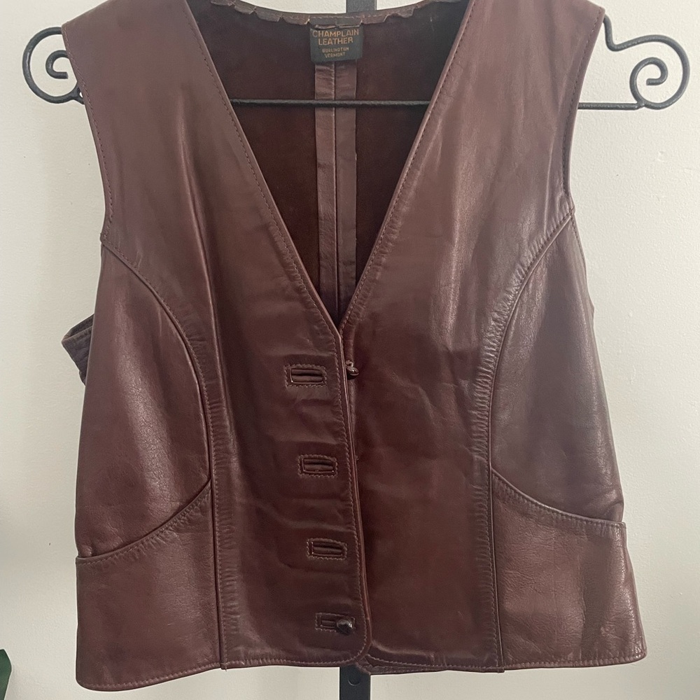 Brown Leather Vest with Tailored Silhouette